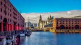Najlepsze atrakcje Liverpoolu na niezapomniany weekend. Ukochany klub The Beatles, strefa Eurowizji, pływająca restauracja, zabytki UNESCO