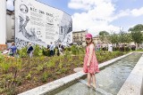 Był parking, jest park Szymborskiej. Pierwszy taki. Uroczyste otwarcie w setne urodziny poetki