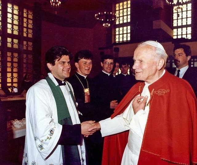18 maja będzie setna rocznica urodzin św. Jana Pawła II.Zobacz kolejne zdjęcia. Przesuwaj zdjęcia w prawo - naciśnij strzałkę lub przycisk NASTĘPNE