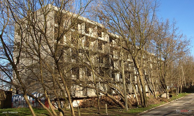To właśnie ten budynek w Gliwicach-Sośnicy został wytypowany przez filmowców do odegrania roli w filmie o wojnie w Ukrainie.