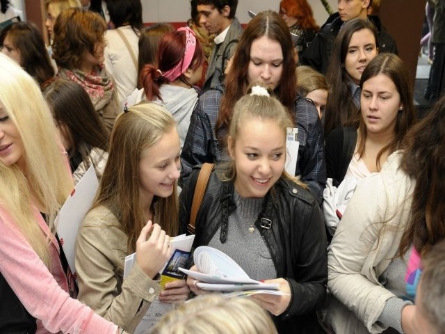 Matura 2013. Tegoroczni maturzyści wzięli udział w Bydgoskim Salonie Maturzystów, który odbył się na Uniwersytecie Kazimierza Wielkiego w Bydgoszczy.