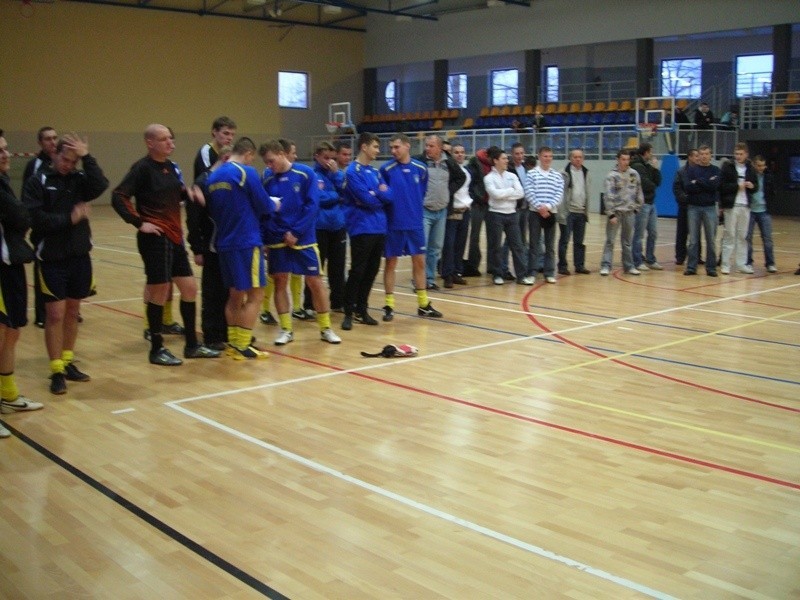 Wigilijny Turniej Przyjaźni w Halową Piłkę Nożną w Wąsewie wygrała Korona HiD Ostrołęka    