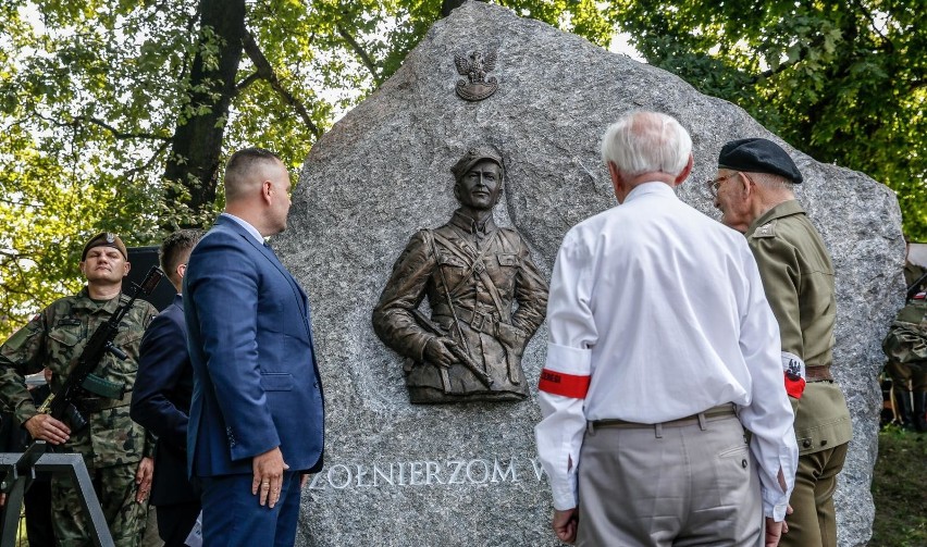 „Kiedy walczyli żołnierze wyklęci? W czasie II wojny lub… w...