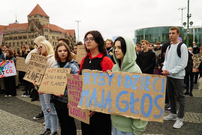 W piątek, 24 września, w całym kraju młodzież zebrała się,...