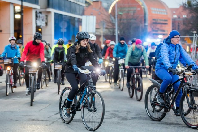 Biegacze mieli do pokonania dystans 30 km w spokojnym tempie, natomiast rowerzyści zmagali się na odcinku długości 50 km.