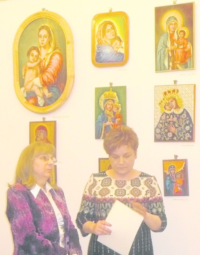 Helena Osikowicz (z lewej) i Joanna Lebiest podczas wernisażu