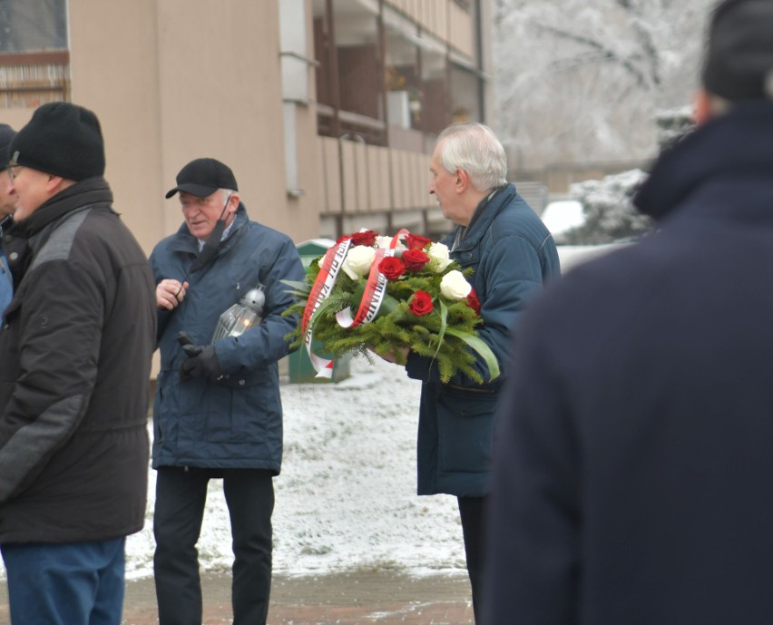 40 rocznica stanu wojennego w Polsce. W Radomiu złożyli kwiaty pod pomnikiem Czerwca'76. Zobacz zdjęcia