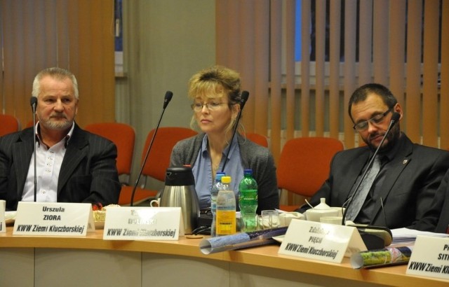 Sesja rady miejskiej w Kluczborku, na zdjęciu od lewej: Jan My&#339;lecki, Urszula Ziora, Tadeusz Doliński.