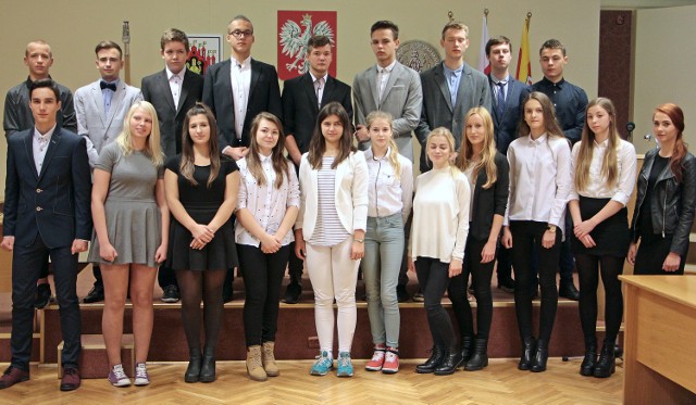 Młodzi radni odebrali zaświadczenia o wyborze do Rady Miasta w sali sesyjnej grudziądzkiego ratusza.