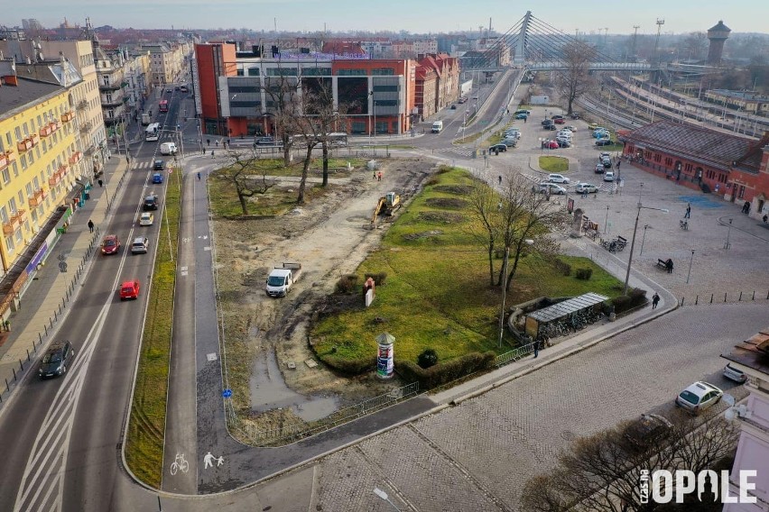 Ruszyła przebudowa placu przed dworcem PKP w Opolu.
