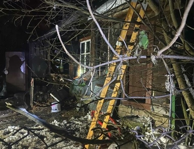 Do pożaru domu w Osieku pojechało pięć zastępów straży pożarnej.