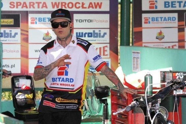 Tai Woffinden stoczy w niedzielę kilka pojedynków z Nickim Pedersenem i spółką