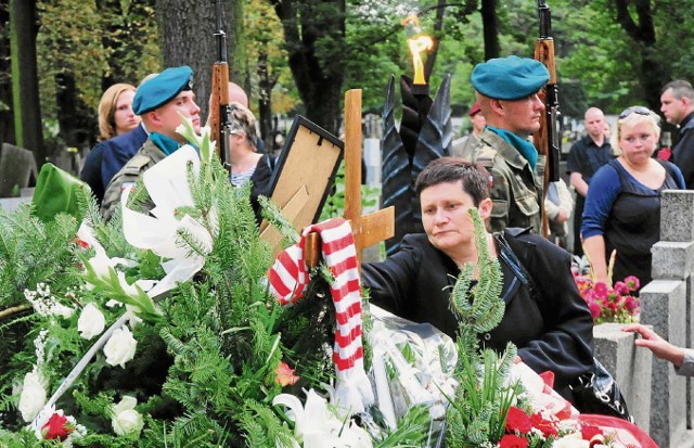 Jolanta Marciniak, matka poległego, ostatni raz żegnała syna