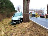 Dwa samochody osobowe i bus zderzyły się na DK 37 w okolicach Darłowa. Dwie osoby zostały ranne [ZDJĘCIA]