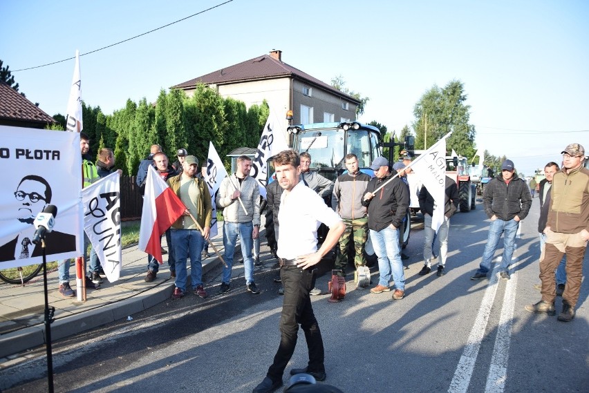 Rolnicy zakończyli swój 24-godzinny protest na drodze...