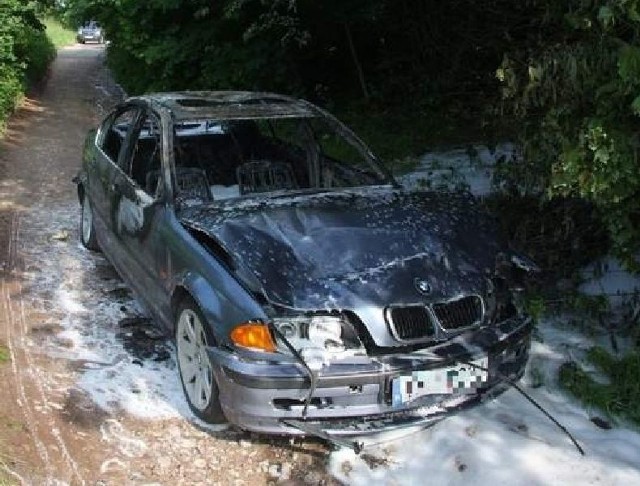 Po wypadku na Chrobrego w Kielcach podpalone auto znaleziono na osiedlu Podkarczówka