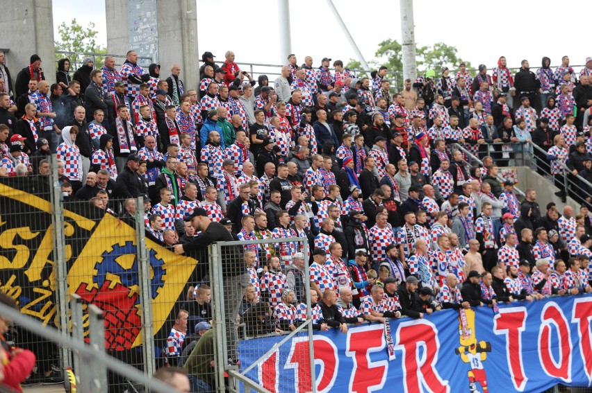 Znowu rekord! Kibice Górnika Zabrze wspierali drużynę dopingiem w meczu z Koroną Kielce. Było ich około 1500. Zobaczcie zdjęcia