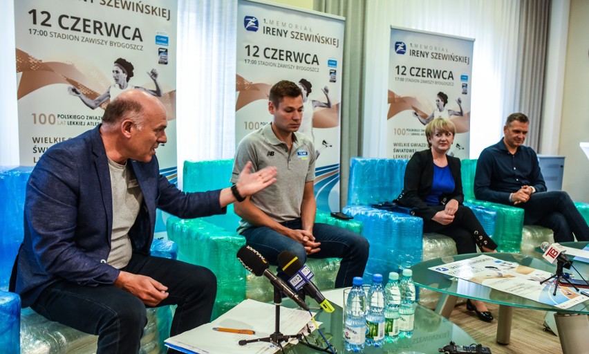 Na konferencji prasowej w hotelu City, od lewej: Krzysztof...