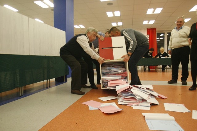 17 tysięcy mieszkańców Łodzi będzie szukało miejsca, gdzie mają wrzucić do urny kartę do głosowania