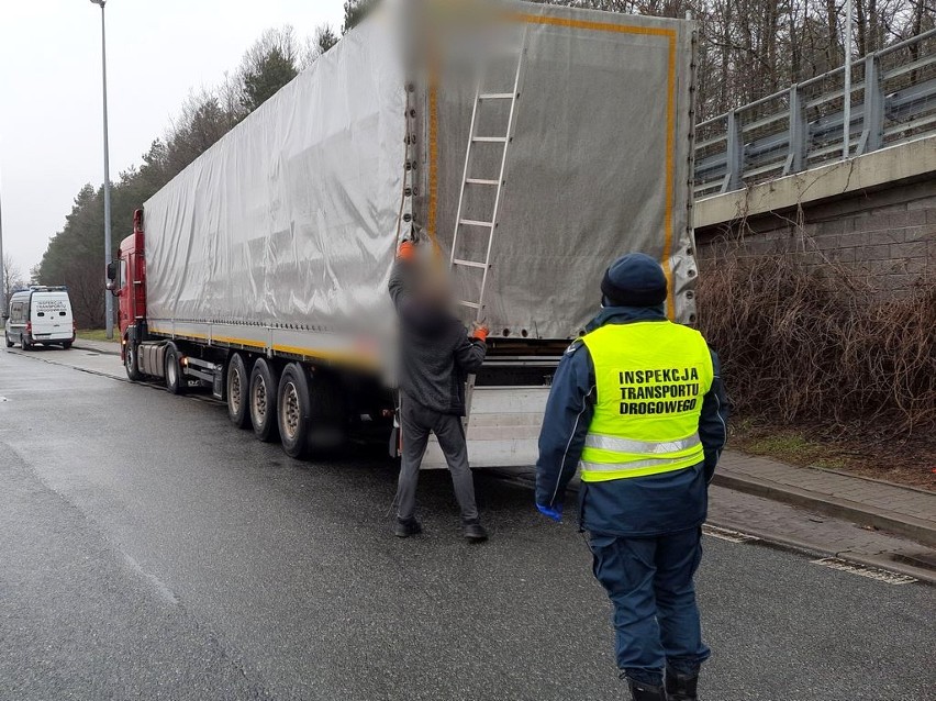 Białoruski kierowca ciężarówki transportował do Belgii 20...
