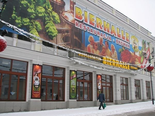 Bierhalle będzie podawać piwo z Warszawy. Na godz. 15 w środę 15 grudnia zaplanowano otwarcie lokalu.