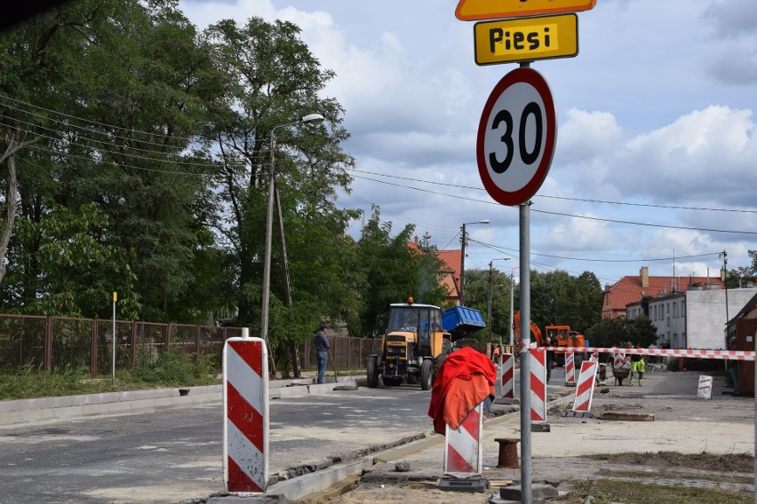 Na ul. Kossaka w Nowej Soli nie wjedziemy od strony kościoła...