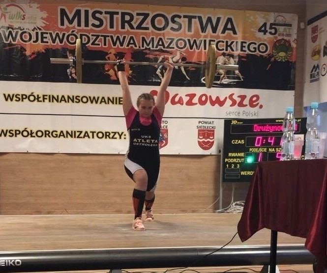 UKS Atleta Ostrołęka z medalami Drużynowych Mistrzostw Województwa Mazowieckiego, 13.11.2021. Zdjęcia
