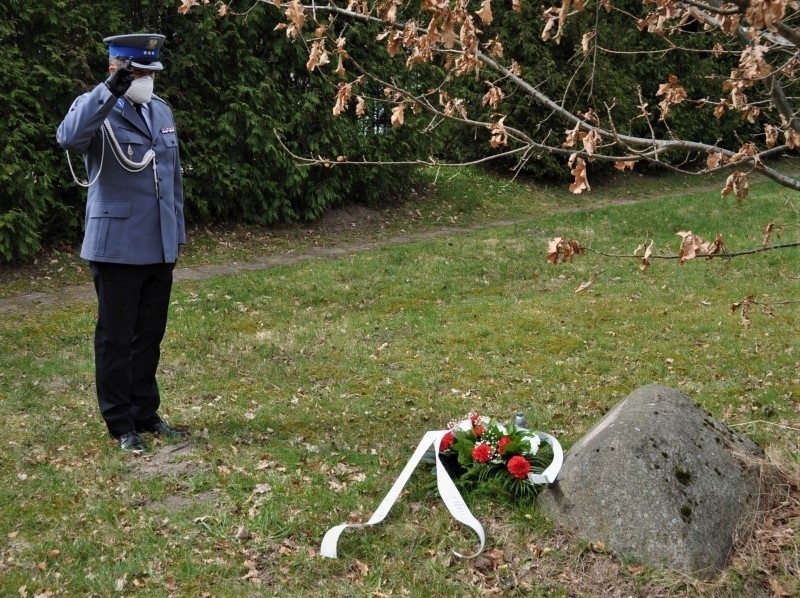 Bytowski komendant oddał hołd zamordowanym w Zbrodni...