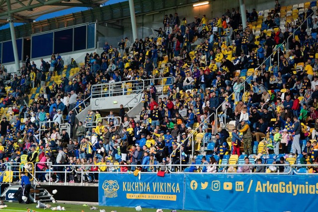 Takie widoki na Stadionie Miejskim w Gdyni prawdopodobnie szybko nie powrócą. Kibice żółto-niebieskich zamierzają wspierać swoich ulubieńców wyłącznie przy okazji wyjazdowych spotkań.