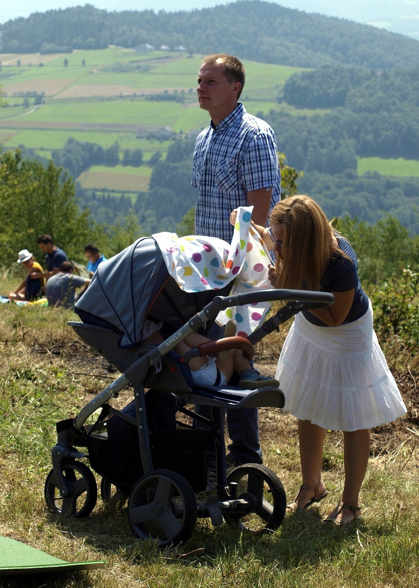 Odkryj Beskid Wyspowy. W sobotni wieczór wspięli się na Ćwilin, a w niedzielny poranek pokonali Łopusze Wschodnie