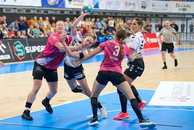 Handball JKS Jarosław (różowe stroje) nie miał nic dopowiedzenia w Lublinie.