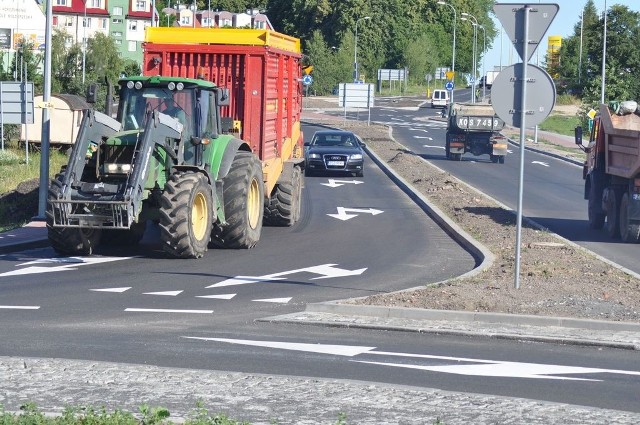 Ronda na ulicy Koszalińskiej w Szczecinku, jedno z wąskich gardeł starej obwodnicy Szczecinka.