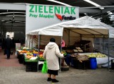 Targowisko przy ulicy Śląskiej w Radomiu. Sprawdź aktualne ceny warzyw i owoców (ZDJĘCIA)