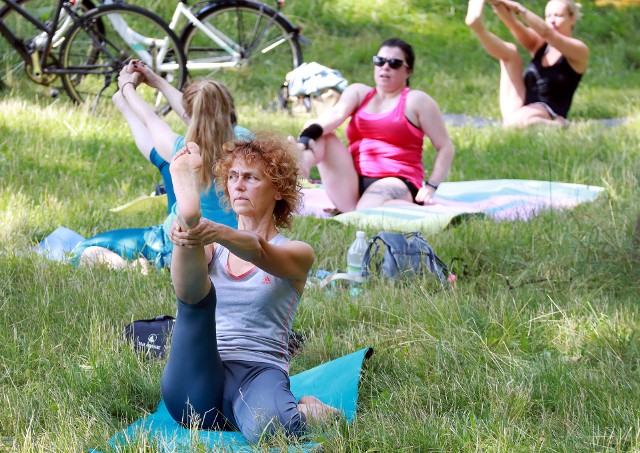 Na jogę można obecnie wybrać się do dwóch łódzkich parków, ale na tym nie koniec.