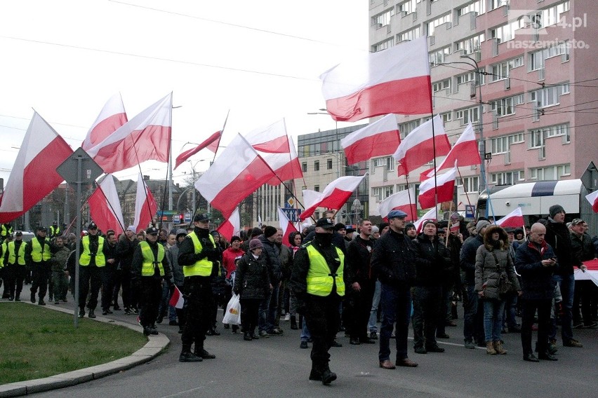 VII Szczeciński Marsz Niepodległości. Apel pamięci, odśpiewanie hymnu i przejście ulicami miasta