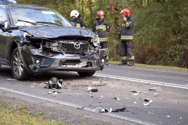 Jedna osoba została ranna w wypadku, do którego doszło w poniedziałek w Gnieźnie. Zderzyła się tam ciężarówka i samochód osobowy.