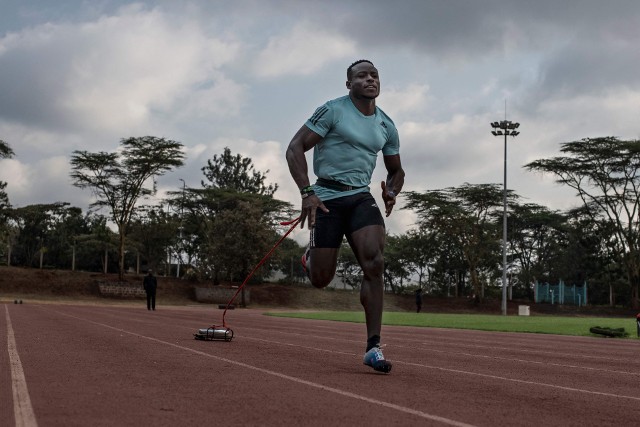 Ferdinand Omanyala Omurwa jest pierwszym Kenijczykiem, który zakwalifikował się do półfinału biegu na dystansie na 100 metrów podczas igrzysk olimpijskich 