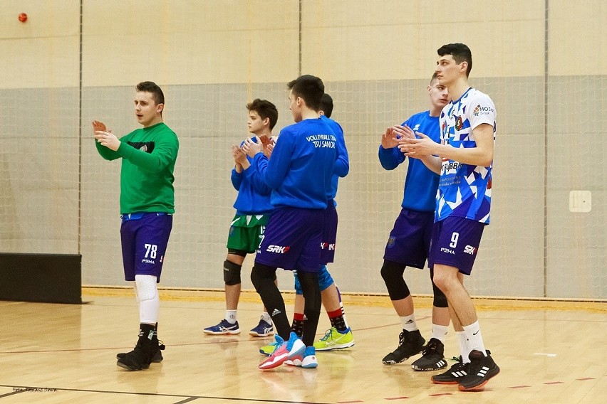 Siatkarze TSV Sanok cały czas plasują się na czele tabeli...