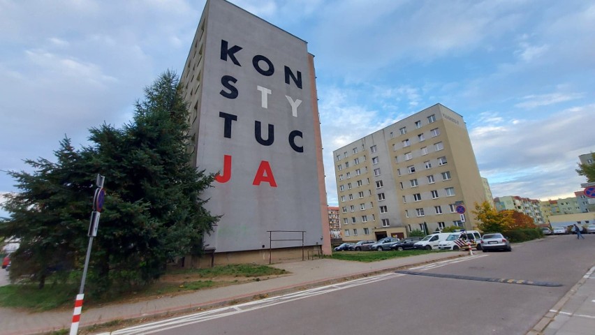 Mural Konstytucja został zdewastowany