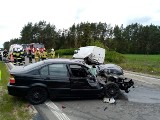 Stoczki. Zderzenie bmw z dostawczym mercedesem na DW 682 (zdjęcia)