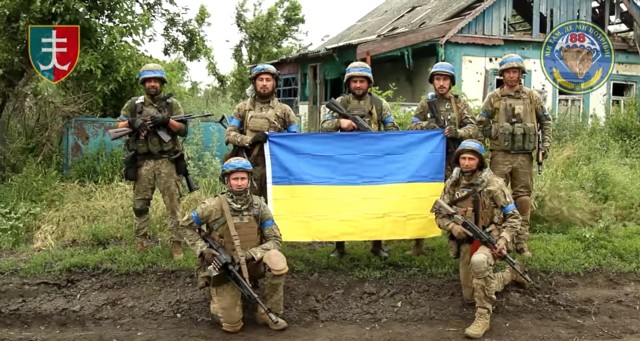 Jednostki uderzeniowe, które obecnie nacierają, to tylko niewielka część ukraińskich sił przygotowanych do kontrofensywy. Co więcej, ukraiński Sztab Generalny ma również inne rezerwy.