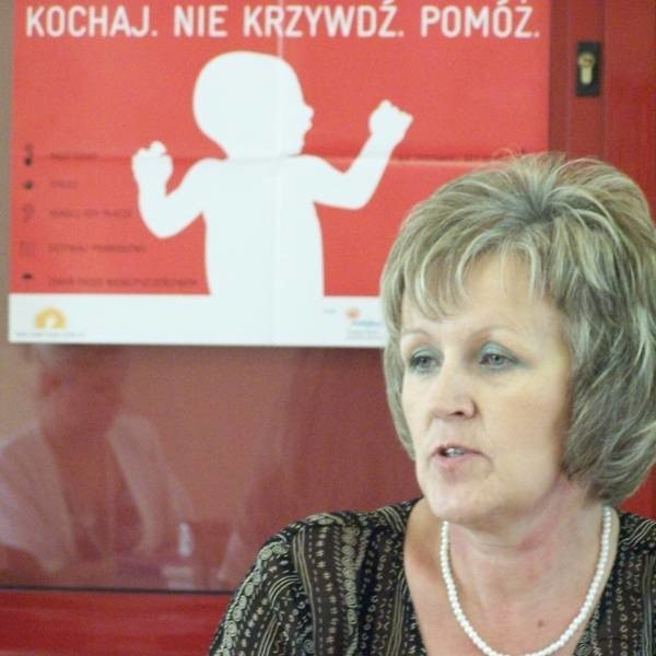 Barbara Cudzik, dyrektor Powiatowego Centrum Pomocy Rodzinie w Ostrowcu wystąpiła z dramatycznym apelem.