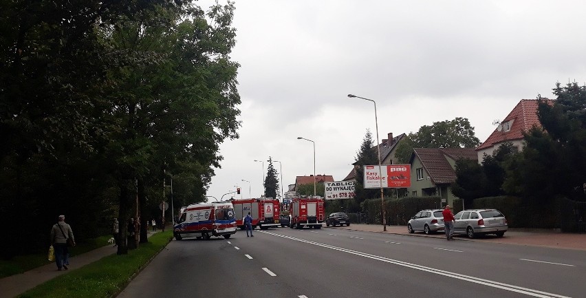 Wypadek w Stargardzie. Toyota dachowała po zderzeniu z audi ZDJĘCIA 