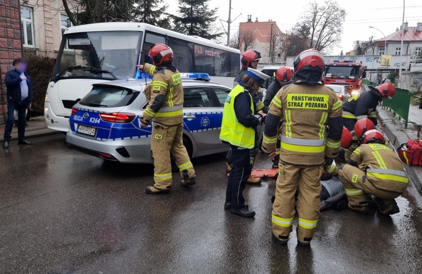 Wypadek w Przemyślu. Kobieta potrącona przez toyotę w rejonie przejścia dla pieszych [ZDJĘCIA]