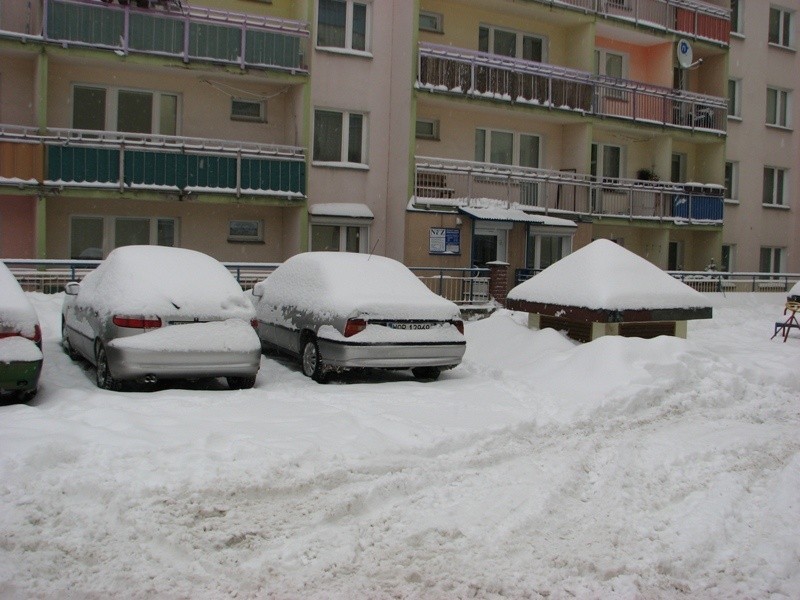 Paraliz Ostrowi. Śnieg daje sie we znaki kazdemu.