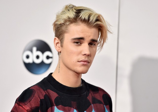 Piosenkarz Justin Bieber podczas gali rozdania nagród American Music Awards w Los Angeles (22.11.2015, USA).