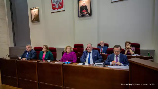 Po dyskusji radni sejmiku udzielili absolutorium Zarządowi Województwa Podkarpackiego z tytułu wykonania budżetu za 2022 r.