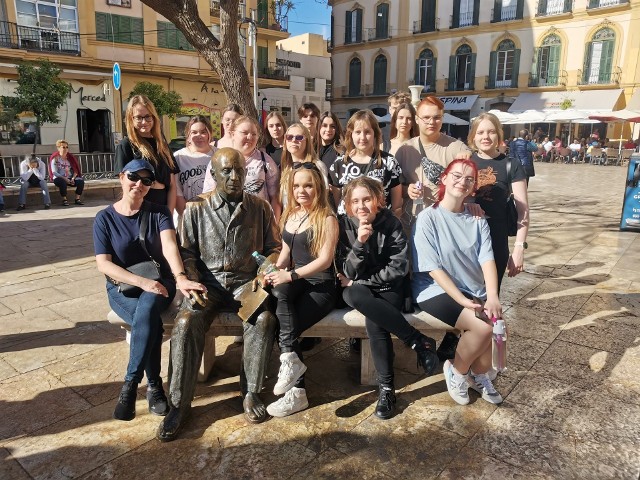 Grupa uczniów Zespołu Szkół Ekonomicznych (ekonomik) w Radomsku odbywa staż w Hiszpanii
