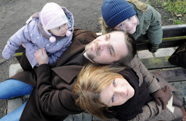 Tomasz Kucharski z rodziną: żoną Moniką, synem Szymkiem i córką Dominiką