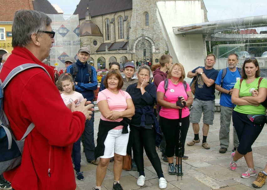 Odkryj Beskid Wyspowy. 53 złote rysie na Miejskiej Górze. W niedzielę szczyt zdobyło ponad 700 turystów